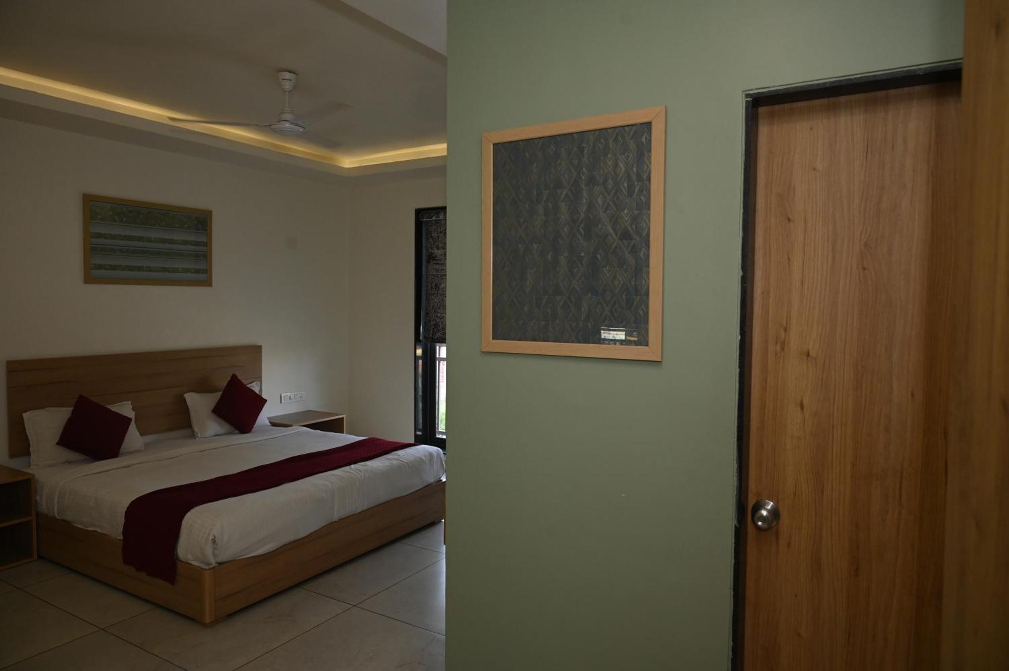 Sheer Bliss Hotel อุเดเปอร์ ภายนอก รูปภาพ